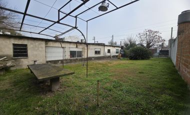 CASA EN VENTA EN LUIS GUILLON- DOBLE TERRENO