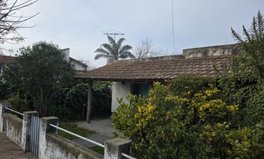 CASA EN VENTA EN LUIS GUILLON- DOBLE TERRENO