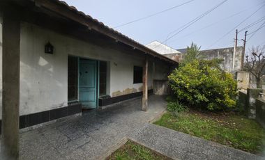 CASA EN VENTA EN LUIS GUILLON- DOBLE TERRENO