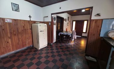 CASA EN VENTA EN LUIS GUILLON- DOBLE TERRENO