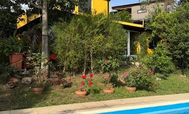 VENDEMOS GRAN CASA ZONA GOLF , CON GRAN JARDIN