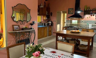 VENDEMOS GRAN CASA ZONA GOLF , CON GRAN JARDIN