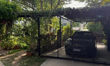 VENDEMOS GRAN CASA ZONA GOLF , CON GRAN JARDIN