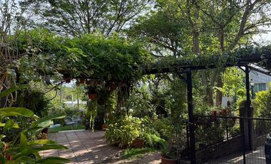 VENDEMOS GRAN CASA ZONA GOLF , CON GRAN JARDIN