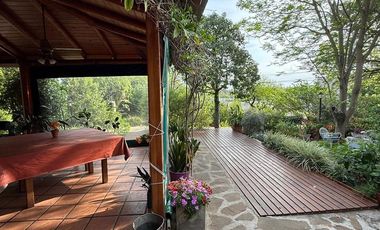 VENDEMOS GRAN CASA ZONA GOLF , CON GRAN JARDIN