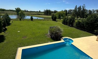 Casa en venta - 3 Dormitorios 5 Baños - 1.200Mts2 - Cañuelas