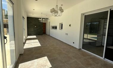 Casa en venta - 3 Dormitorios 5 Baños - 1.200Mts2 - Cañuelas