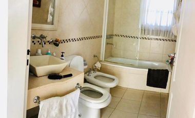 CHALET CON PILETA SOBRE 2 LOTES EN COUNTRY CLUB EL PARAISO