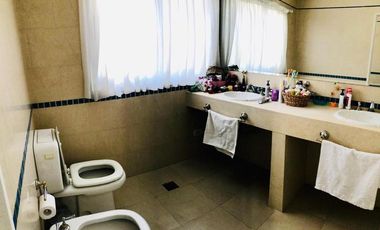 CHALET CON PILETA SOBRE 2 LOTES EN COUNTRY CLUB EL PARAISO