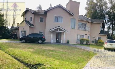 CHALET CON PILETA SOBRE 2 LOTES EN COUNTRY CLUB EL PARAISO