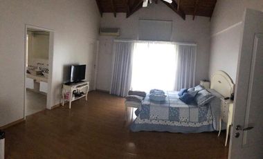 CHALET CON PILETA SOBRE 2 LOTES EN COUNTRY CLUB EL PARAISO