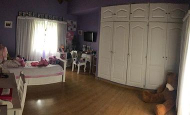 CHALET CON PILETA SOBRE 2 LOTES EN COUNTRY CLUB EL PARAISO