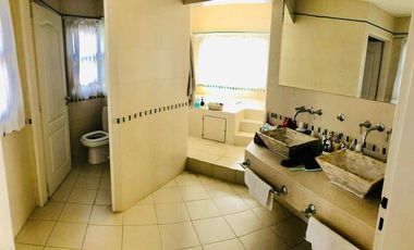 CHALET CON PILETA SOBRE 2 LOTES EN COUNTRY CLUB EL PARAISO