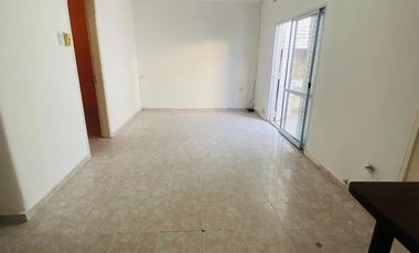 Casa al frente PH  2 dormitorios