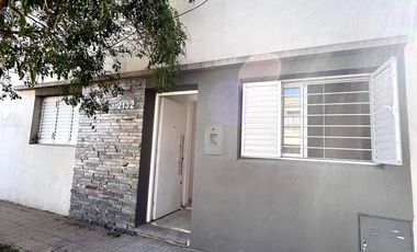 Casa al frente PH  2 dormitorios