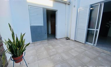 Casa al frente PH  2 dormitorios