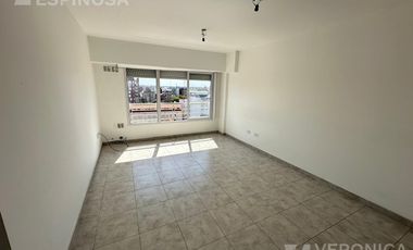 Departamento de dos ambientes en alquiler, Morón. Excelente ubicación.