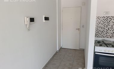Departamento de dos ambientes en alquiler, Morón. Excelente ubicación.