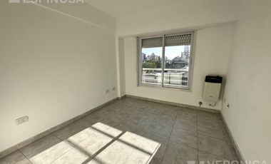 Departamento de dos ambientes en alquiler, Morón. Excelente ubicación.