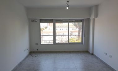 Departamento de dos ambientes en alquiler, Morón. Excelente ubicación.