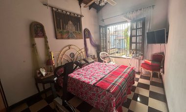 CASA DE 4 AMBIENTES MAS DEPENDENCIAS EN DOS PLANTAS