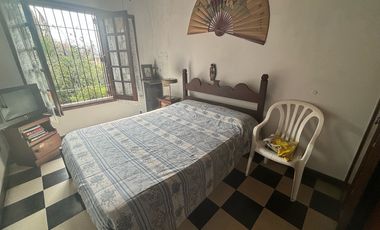 CASA DE 4 AMBIENTES MAS DEPENDENCIAS EN DOS PLANTAS