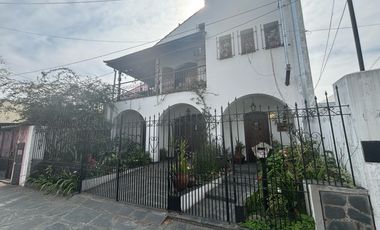 CASA DE 4 AMBIENTES MAS DEPENDENCIAS EN DOS PLANTAS