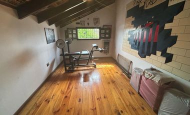 CASA DE 4 AMBIENTES MAS DEPENDENCIAS EN DOS PLANTAS