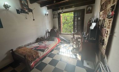 CASA DE 4 AMBIENTES MAS DEPENDENCIAS EN DOS PLANTAS