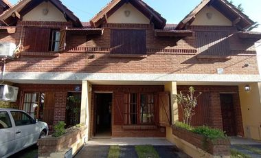 Dúplex en venta de 3 dormitorios c/ cochera en Costa Azul