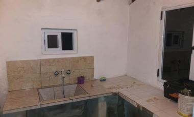 Casa en venta - 3 Dormitorios 1 Baño - Cochera - 330mts2 - Zárate