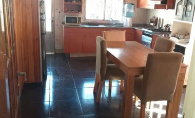 Casa en venta - 3 Dormitorios 1 Baño - Cochera - 330mts2 - Zárate