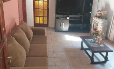 Casa en venta - 3 Dormitorios 1 Baño - Cochera - 330mts2 - Zárate