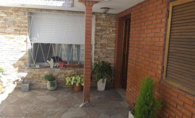 Casa en venta - 3 Dormitorios 1 Baño - Cochera - 330mts2 - Zárate