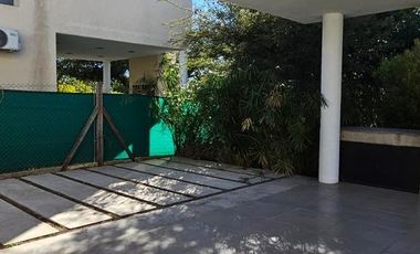 Casa  de 3 Dormitorios, Villa Allende Golf- Hounsing Punta Golf