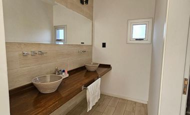 Casa  de 3 Dormitorios, Villa Allende Golf- Hounsing Punta Golf