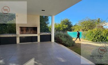 Casa  de 3 Dormitorios, Villa Allende Golf- Hounsing Punta Golf