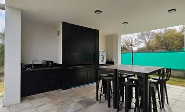 Casa  de 3 Dormitorios, Villa Allende Golf- Hounsing Punta Golf