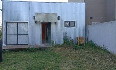 Casa en venta - 2 Dormitorios 1 Baño - Cochera - 272Mts2 - Villa Garibaldi, La Plata