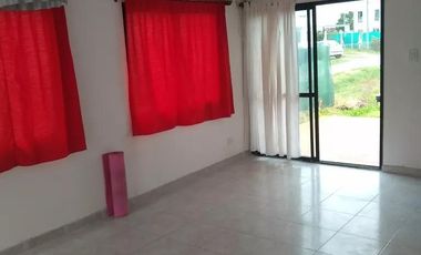 Casa en venta - 2 Dormitorios 1 Baño - Cochera - 272Mts2 - Villa Garibaldi, La Plata