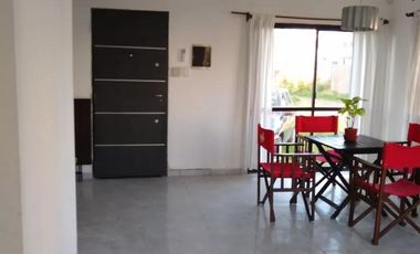 Casa en venta - 2 Dormitorios 1 Baño - Cochera - 272Mts2 - Villa Garibaldi, La Plata