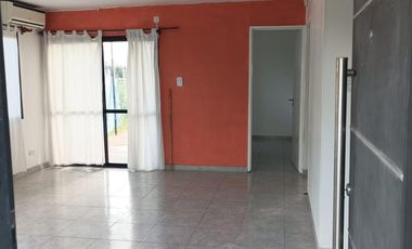 Casa en venta - 2 Dormitorios 1 Baño - Cochera - 272Mts2 - Villa Garibaldi, La Plata