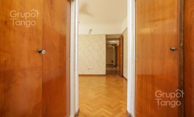 Venta Departamento Villa Devoto Cinco Ambientes Frente Balcón Jardín Dependencia Cocheras