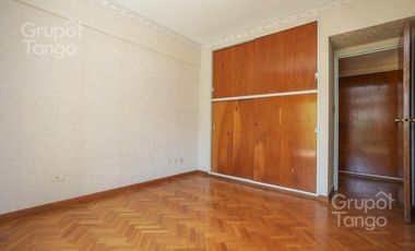 Venta Departamento Villa Devoto Cinco Ambientes Frente Balcón Jardín Dependencia Cocheras
