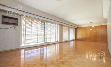 Venta Departamento Villa Devoto Cinco Ambientes Frente Balcón Jardín Dependencia Cocheras