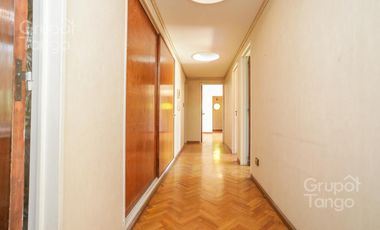 Venta Departamento Villa Devoto Cinco Ambientes Frente Balcón Jardín Dependencia Cocheras