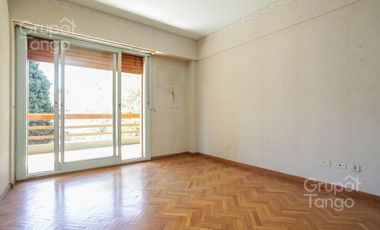 Venta Departamento Villa Devoto Cinco Ambientes Frente Balcón Jardín Dependencia Cocheras