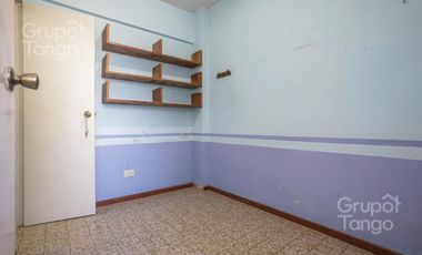 Venta Departamento Villa Devoto Cinco Ambientes Frente Balcón Jardín Dependencia Cocheras