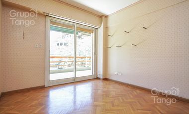 Venta Departamento Villa Devoto Cinco Ambientes Frente Balcón Jardín Dependencia Cocheras