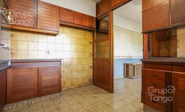 Venta Departamento Villa Devoto Cinco Ambientes Frente Balcón Jardín Dependencia Cocheras